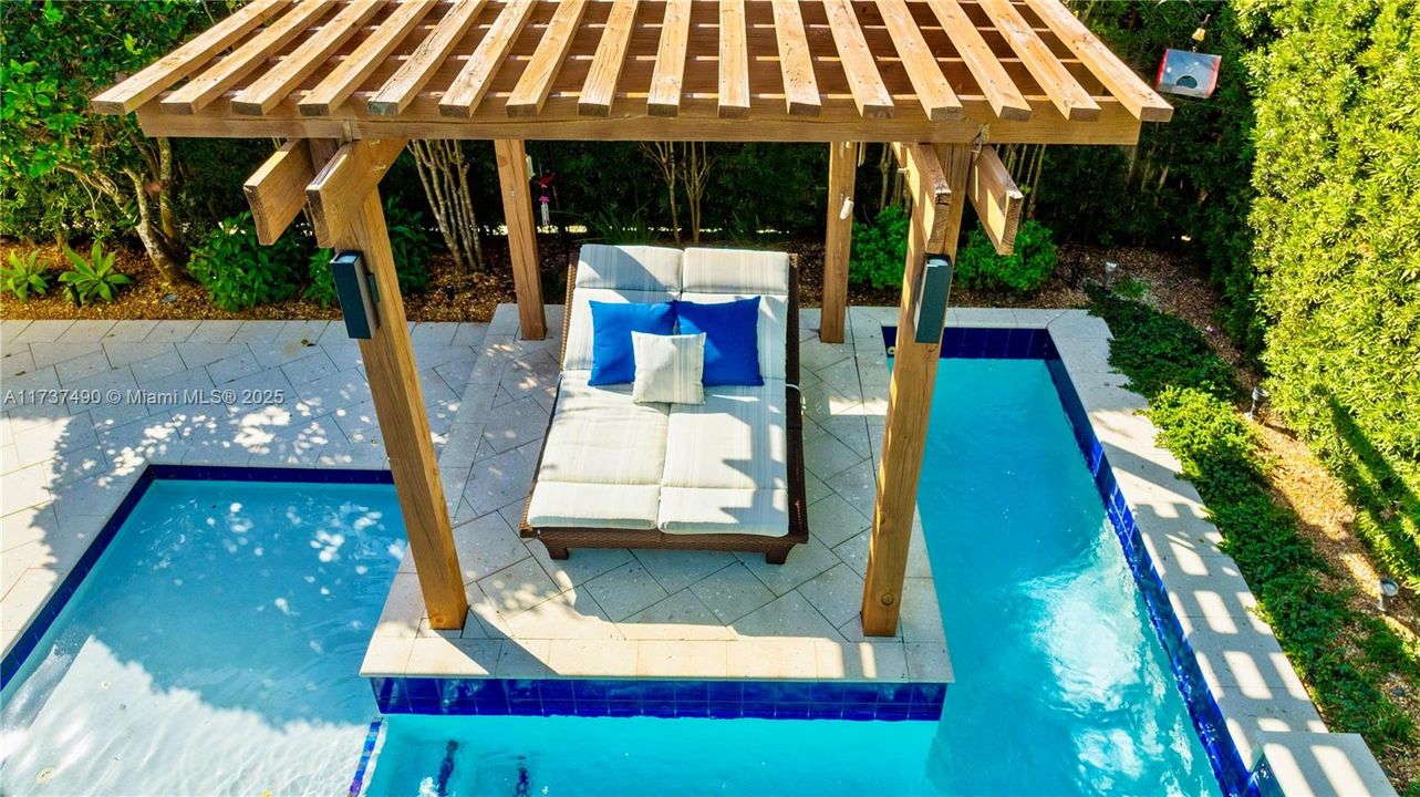 For Sale: $4,725,000 (5 beds, 5 baths, 5009 Square Feet)