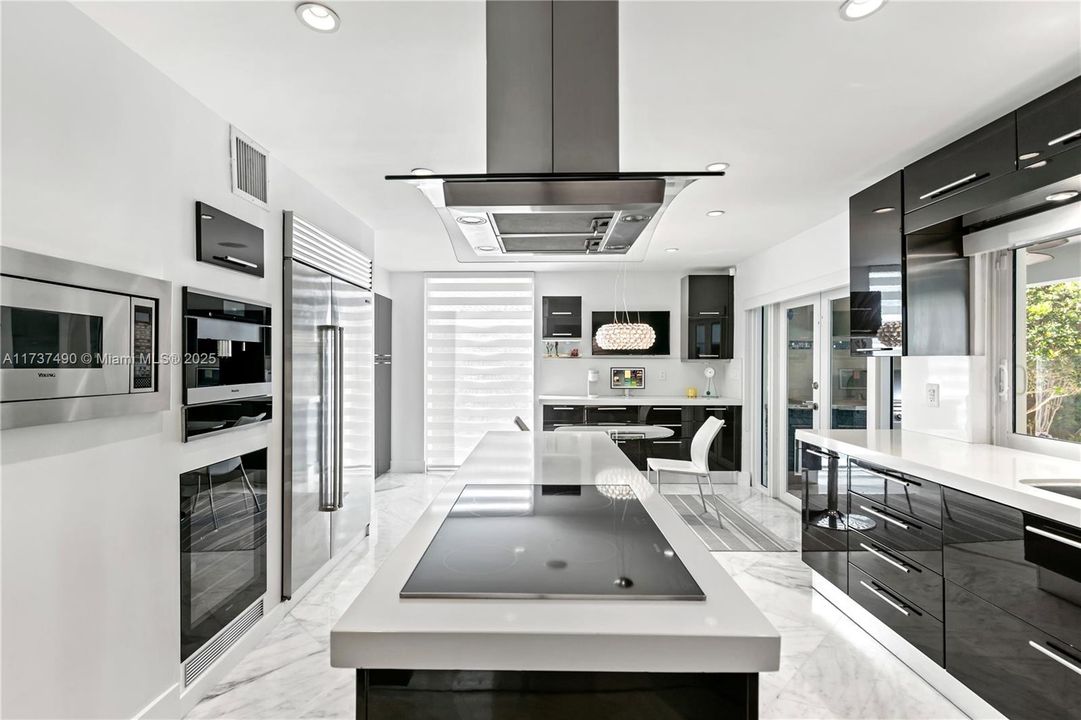 For Sale: $4,725,000 (5 beds, 5 baths, 5009 Square Feet)