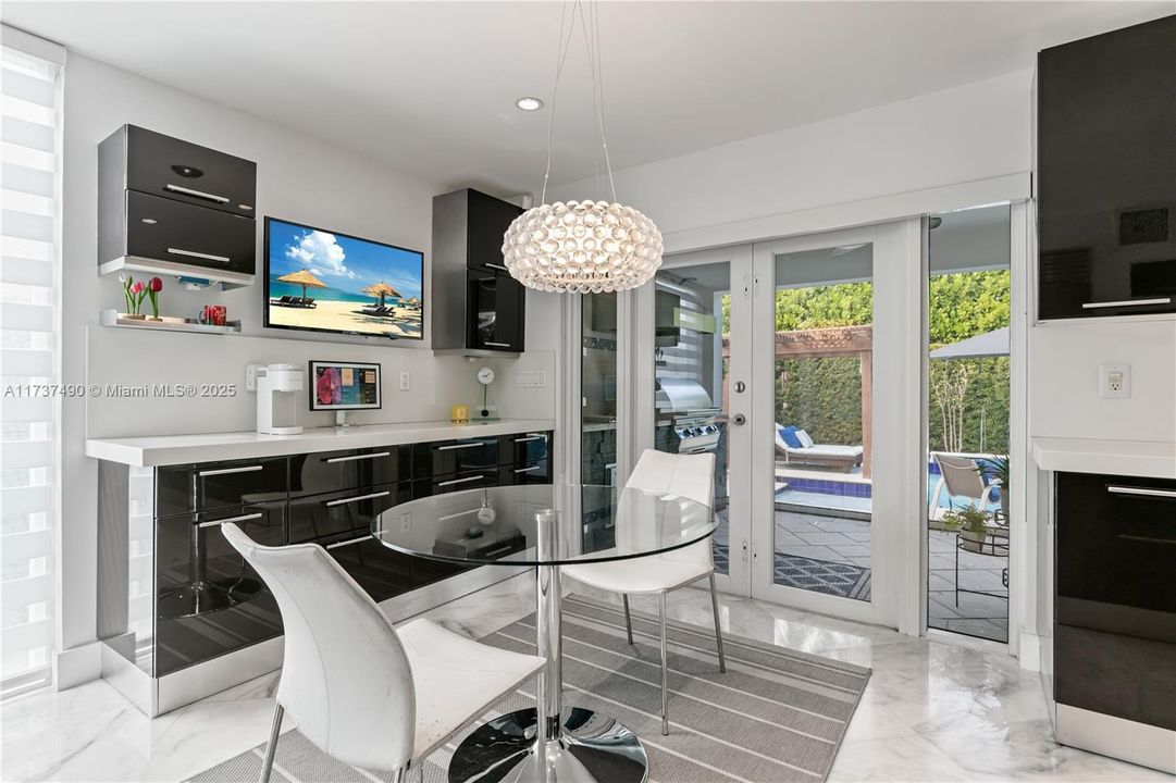 For Sale: $4,725,000 (5 beds, 5 baths, 5009 Square Feet)