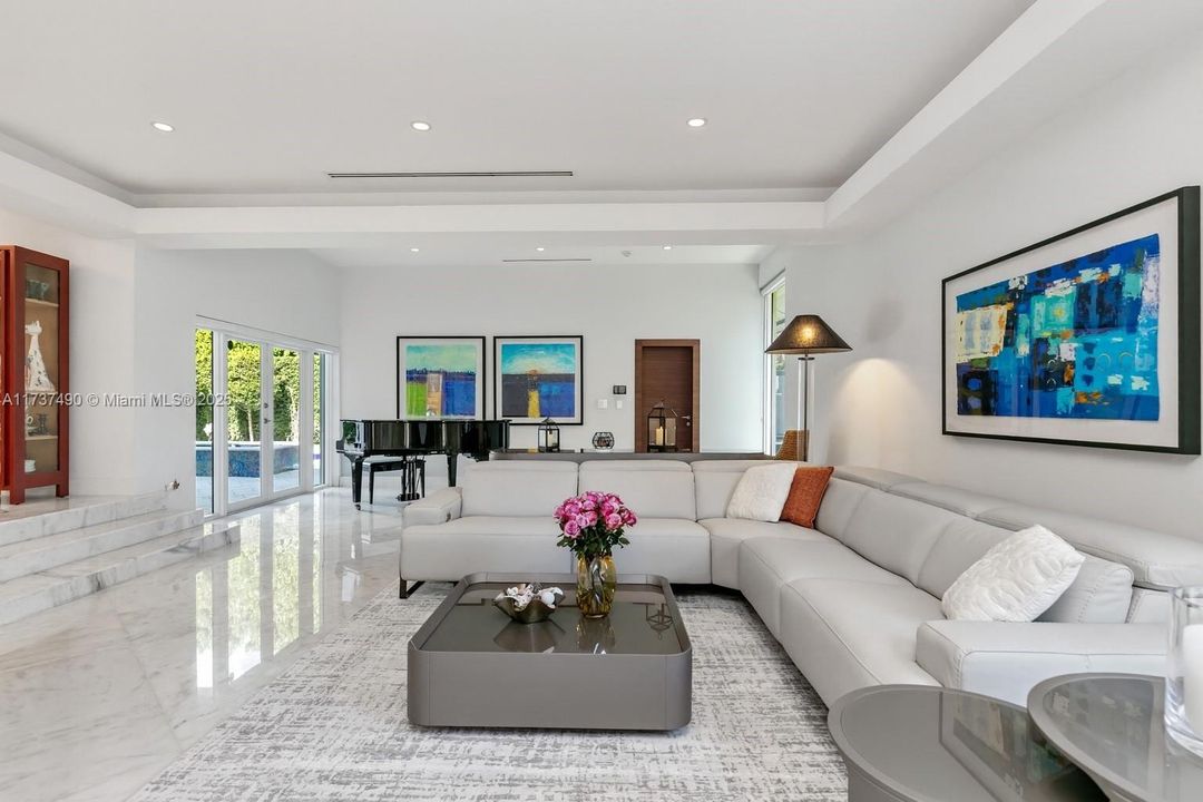 For Sale: $4,725,000 (5 beds, 5 baths, 5009 Square Feet)