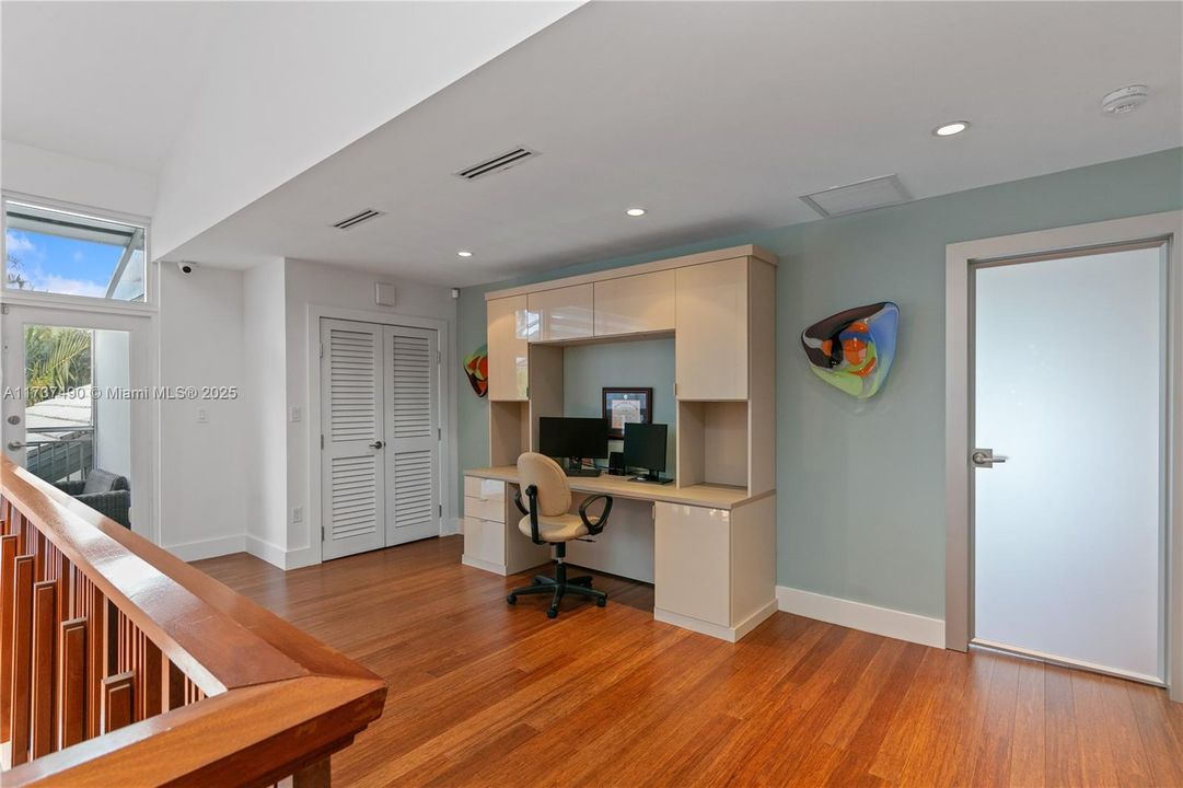 For Sale: $4,725,000 (5 beds, 5 baths, 5009 Square Feet)