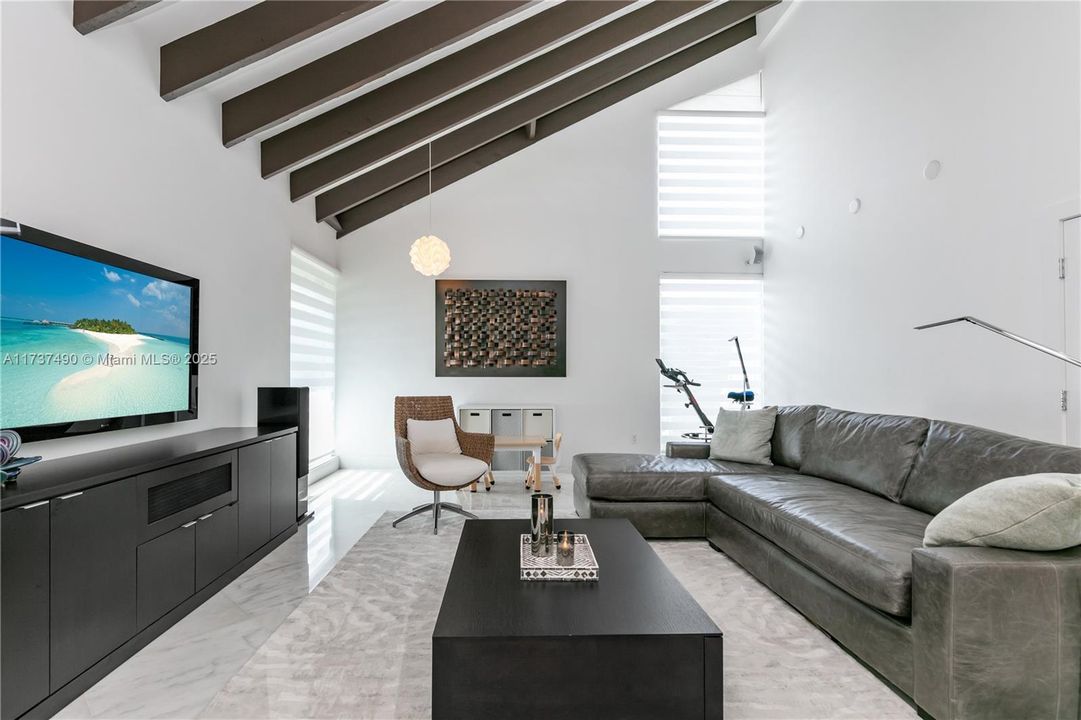 For Sale: $4,725,000 (5 beds, 5 baths, 5009 Square Feet)