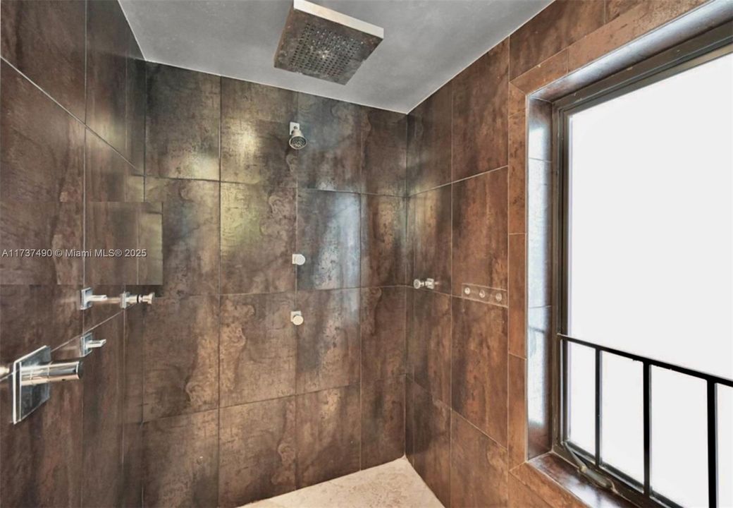 For Sale: $4,725,000 (5 beds, 5 baths, 5009 Square Feet)