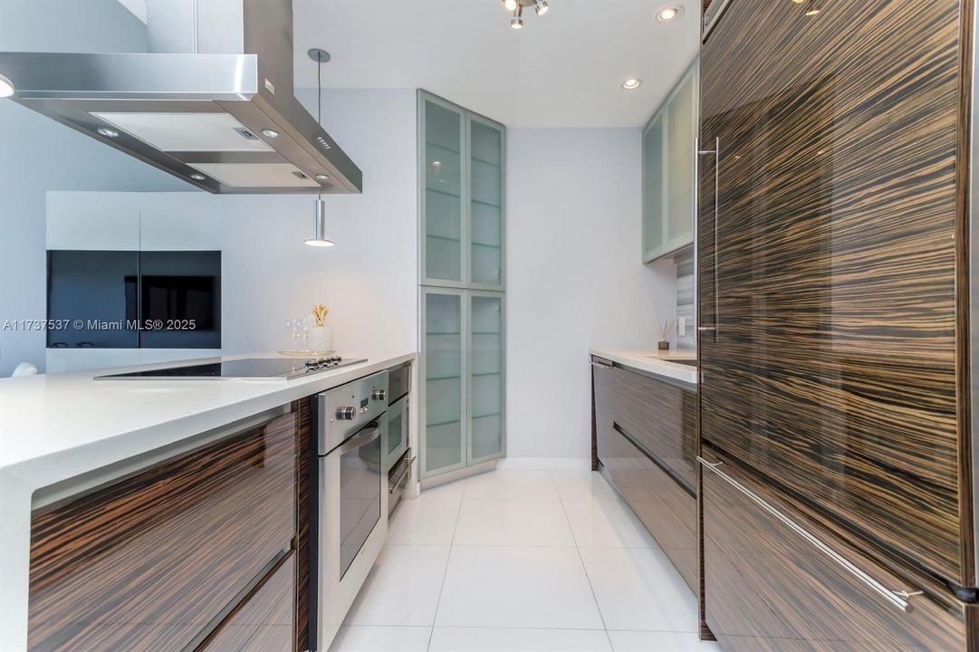 Recently Sold: $1,200,000 (1 beds, 2 baths, 1675 Square Feet)