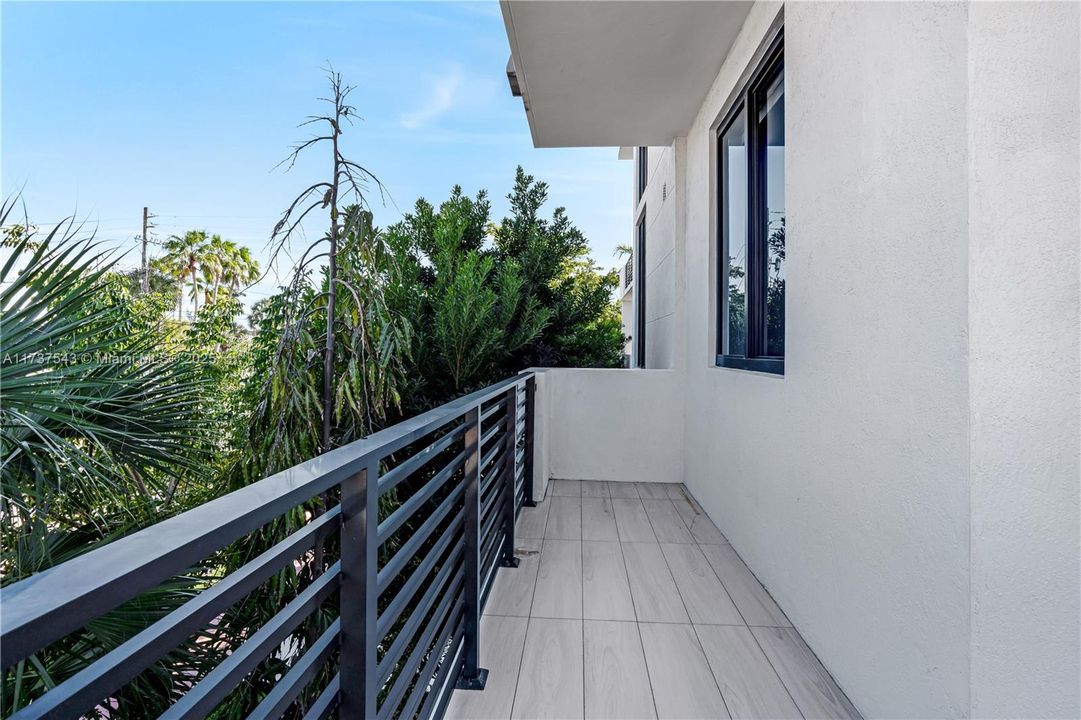 Vendido Recientemente: $1,250,000 (2 camas, 2 baños, 1101 Pies cuadrados)