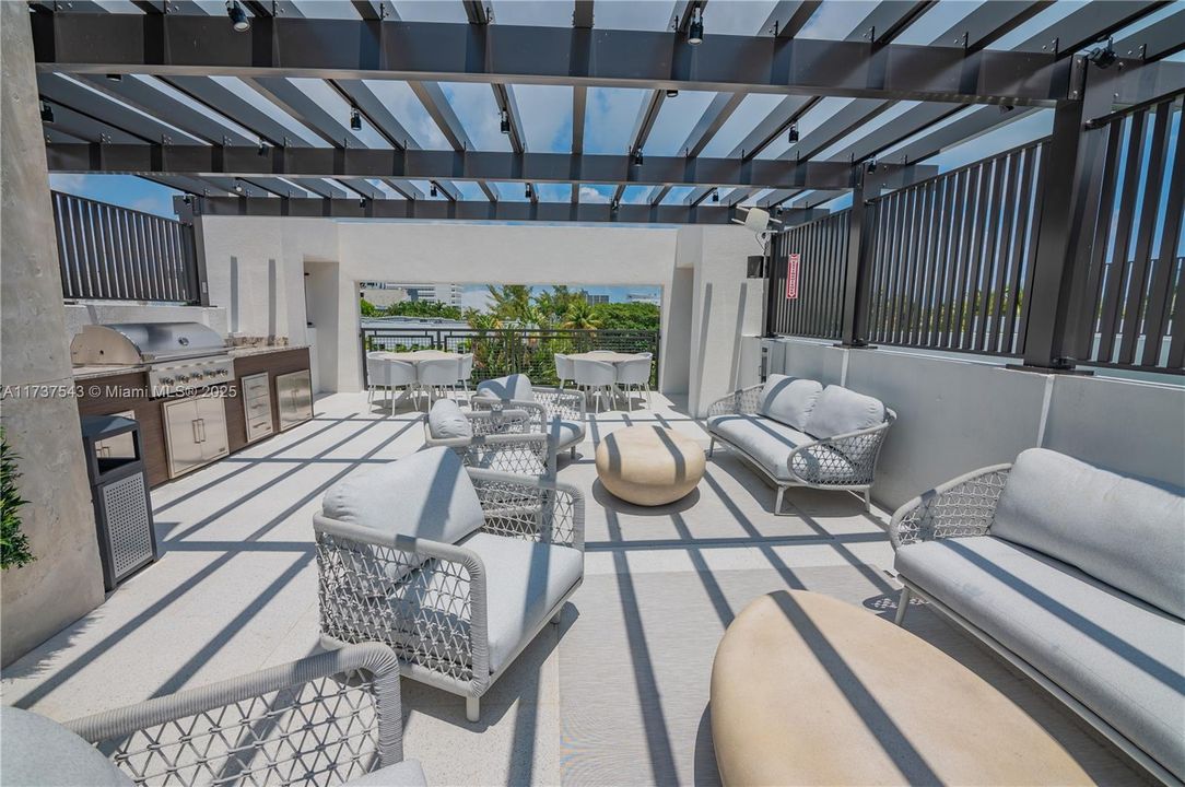 Vendido Recientemente: $1,250,000 (2 camas, 2 baños, 1101 Pies cuadrados)