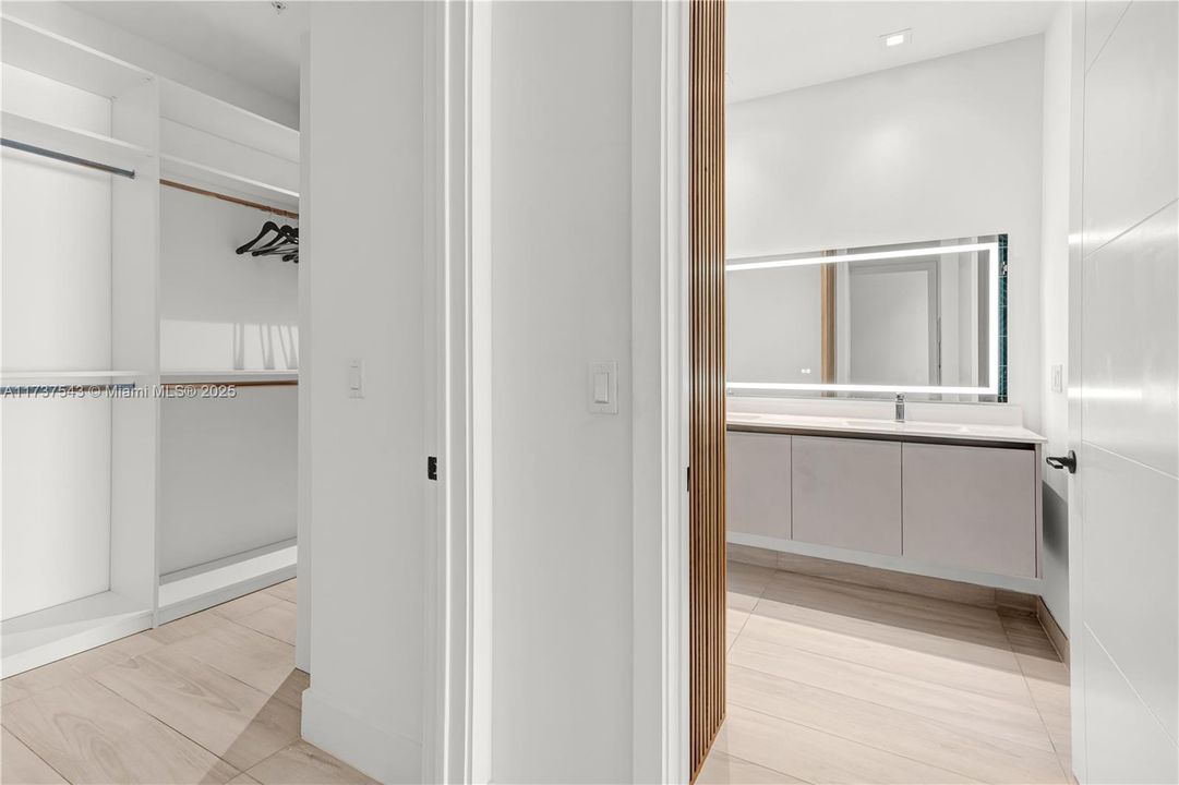 Vendido Recientemente: $1,250,000 (2 camas, 2 baños, 1101 Pies cuadrados)