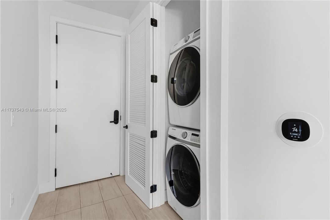 Vendido Recientemente: $1,250,000 (2 camas, 2 baños, 1101 Pies cuadrados)