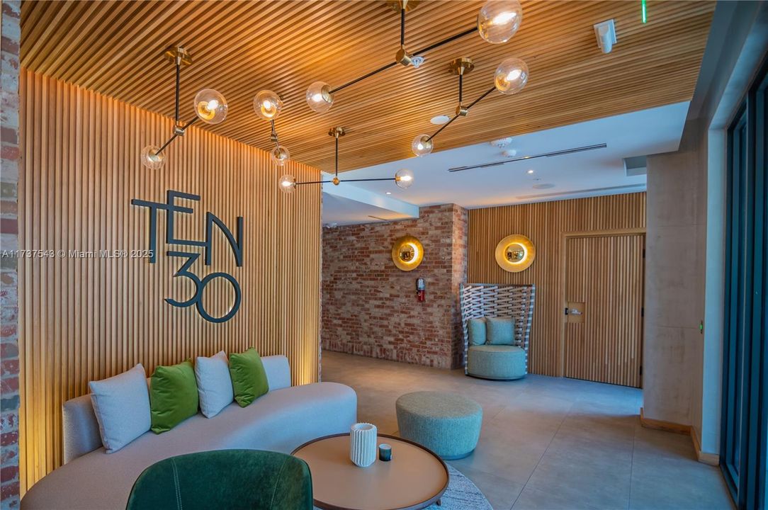 Vendido Recientemente: $1,250,000 (2 camas, 2 baños, 1101 Pies cuadrados)