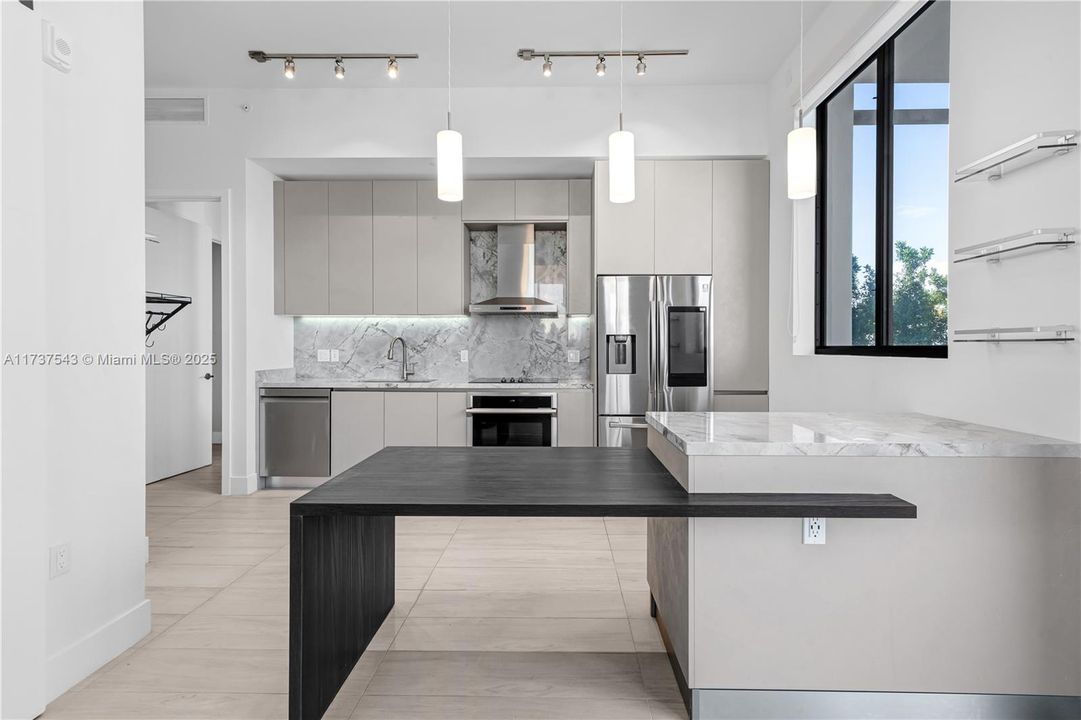 Vendido Recientemente: $1,250,000 (2 camas, 2 baños, 1101 Pies cuadrados)