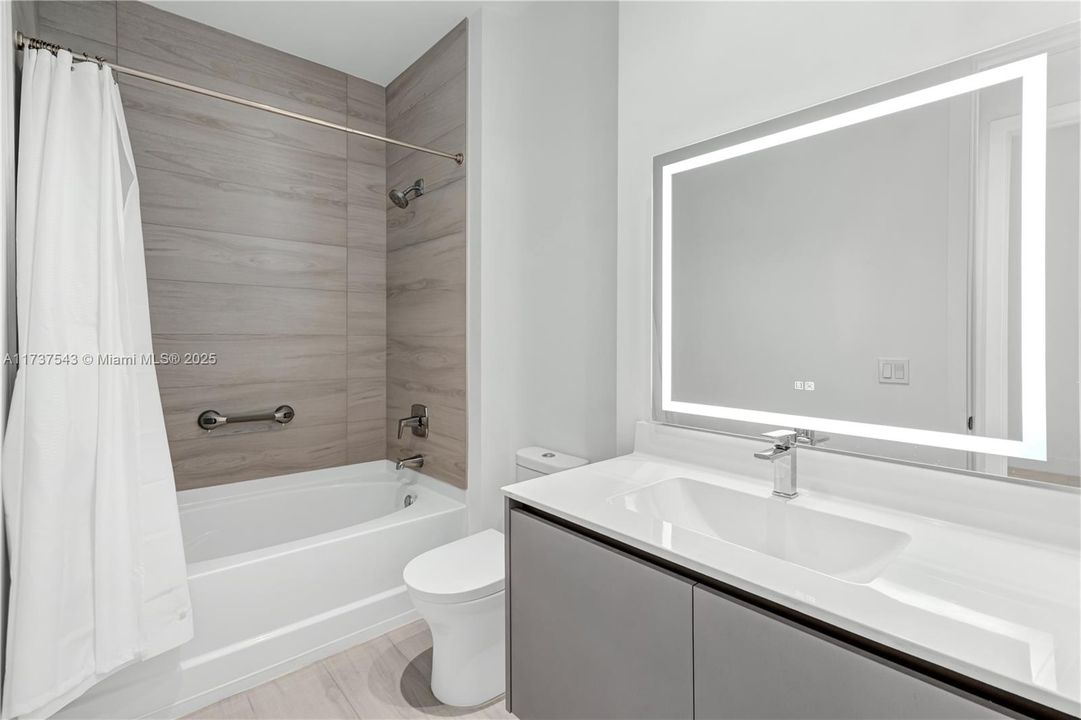 Vendido Recientemente: $1,250,000 (2 camas, 2 baños, 1101 Pies cuadrados)