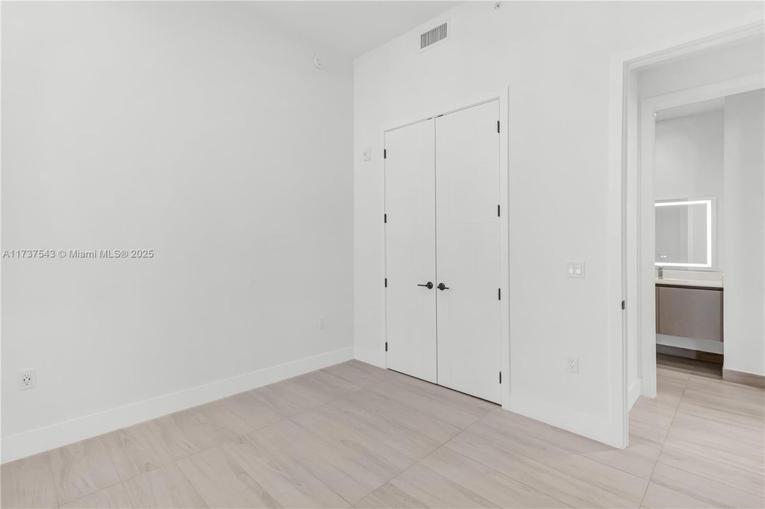 Vendido Recientemente: $1,250,000 (2 camas, 2 baños, 1101 Pies cuadrados)