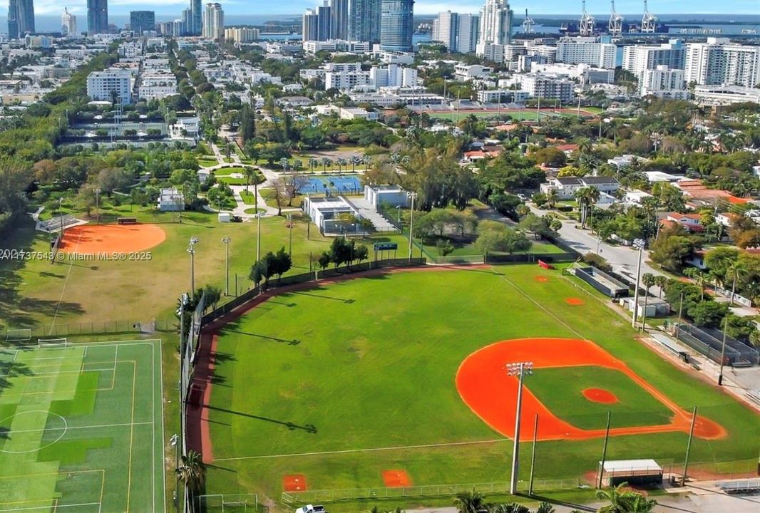 Vendido Recientemente: $1,250,000 (2 camas, 2 baños, 1101 Pies cuadrados)