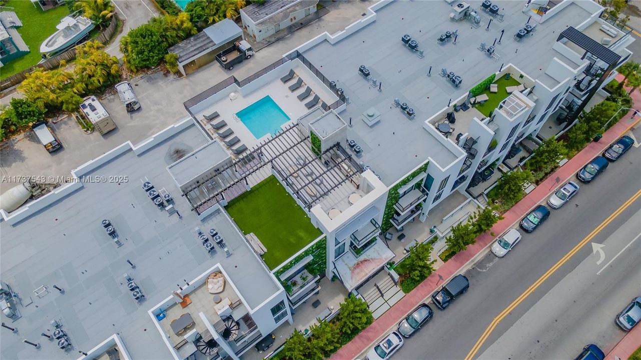 Vendido Recientemente: $1,250,000 (2 camas, 2 baños, 1101 Pies cuadrados)