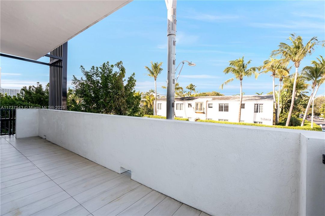 Vendido Recientemente: $1,250,000 (2 camas, 2 baños, 1101 Pies cuadrados)