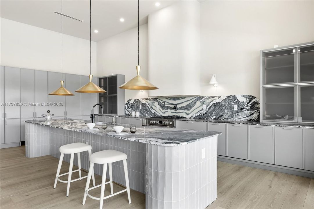 待售: $3,720,000 (5 贝兹, 5 浴室, 4852 平方英尺)