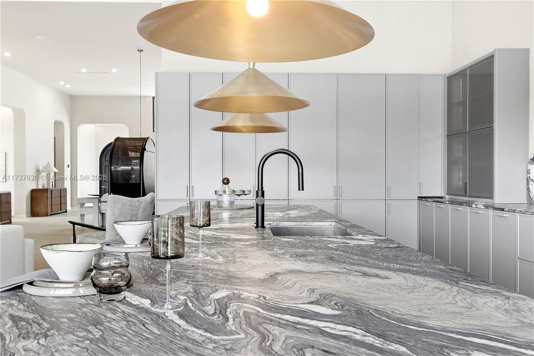 待售: $3,720,000 (5 贝兹, 5 浴室, 4852 平方英尺)