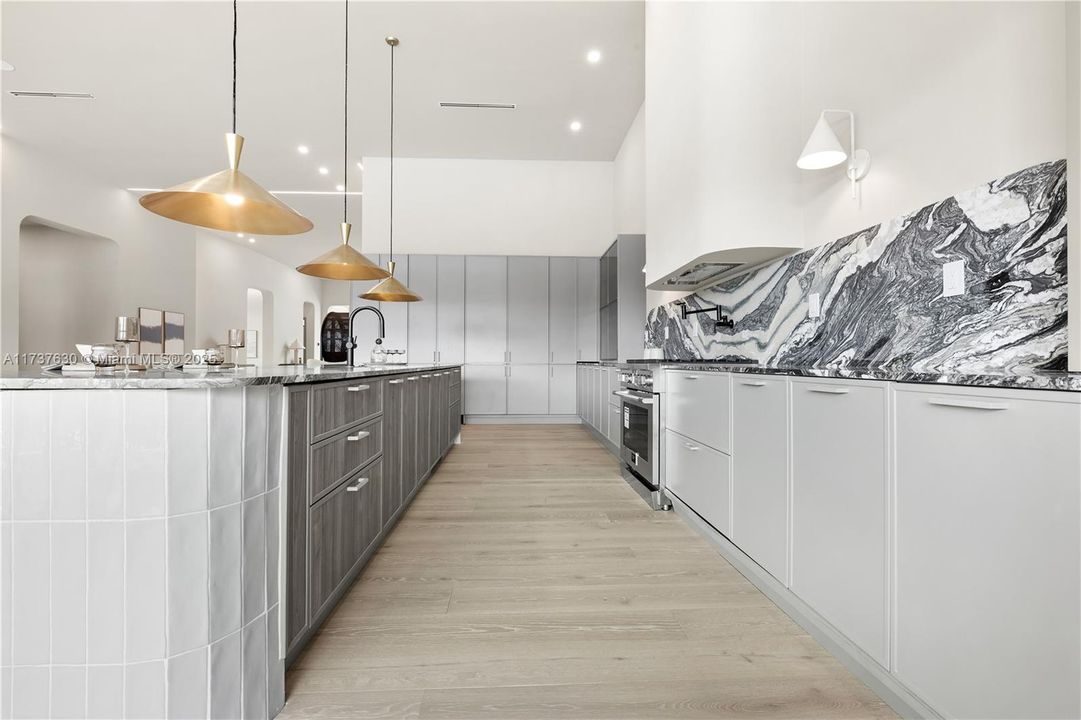 待售: $3,720,000 (5 贝兹, 5 浴室, 4852 平方英尺)