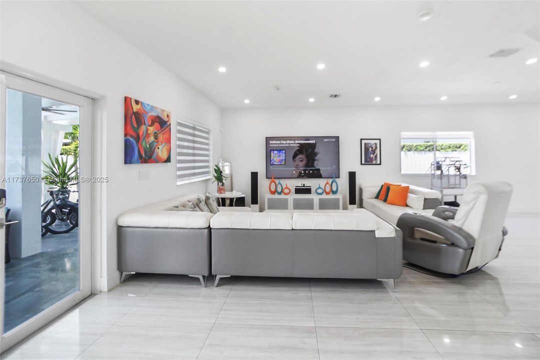 待售: $1,174,999 (4 贝兹, 3 浴室, 2166 平方英尺)