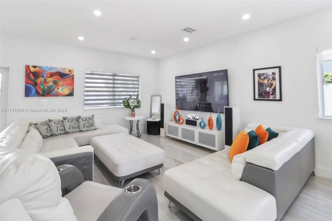 待售: $1,174,999 (4 贝兹, 3 浴室, 2166 平方英尺)