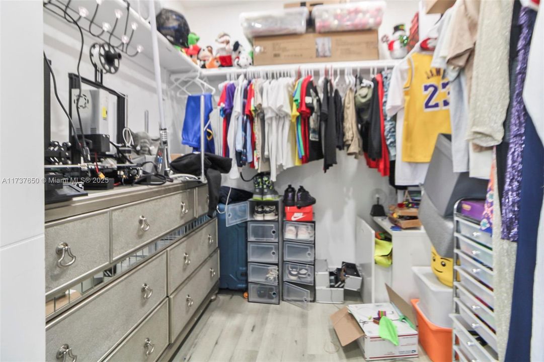 待售: $1,174,999 (4 贝兹, 3 浴室, 2166 平方英尺)