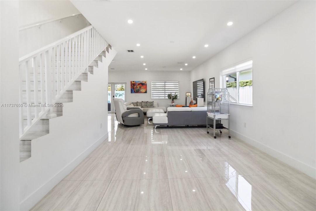 待售: $1,174,999 (4 贝兹, 3 浴室, 2166 平方英尺)