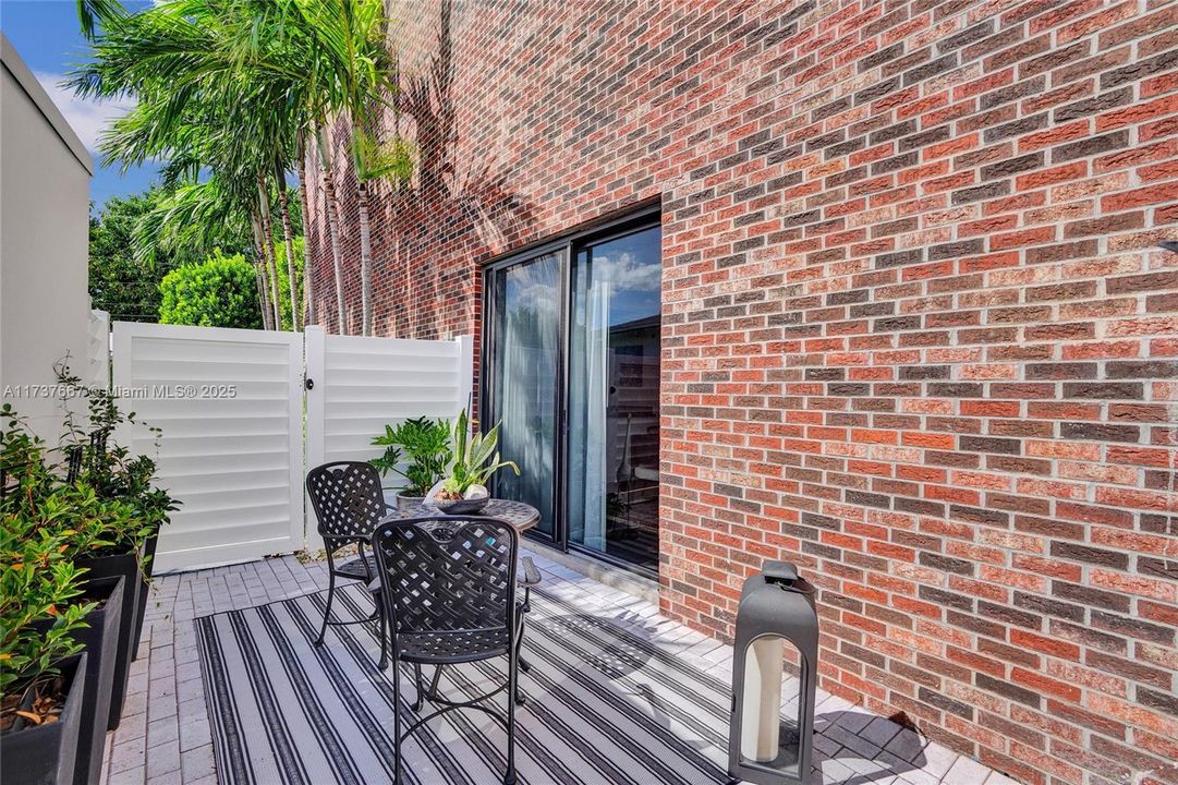 En Venta: $1,699,000 (3 camas, 2 baños, 1750 Pies cuadrados)