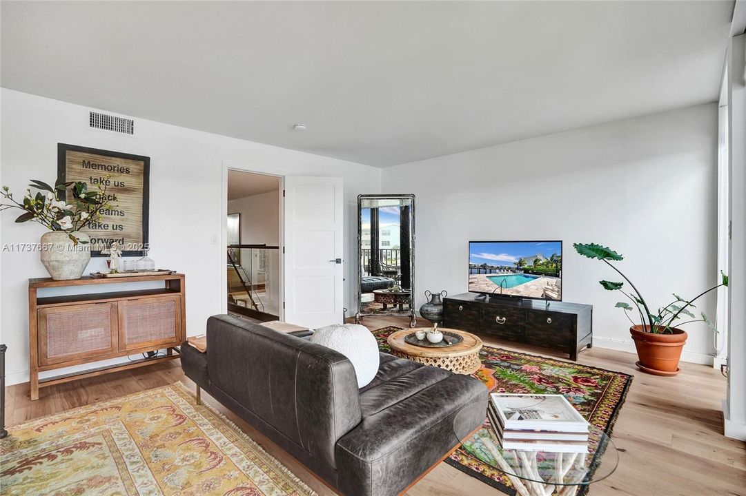 En Venta: $1,699,000 (3 camas, 2 baños, 1750 Pies cuadrados)