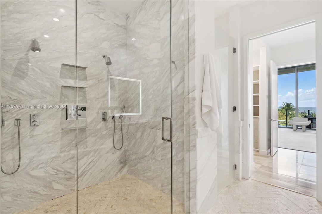 Недавно продано: $6,995,000 (4 спален, 5 ванн, 3233 Квадратных фут)