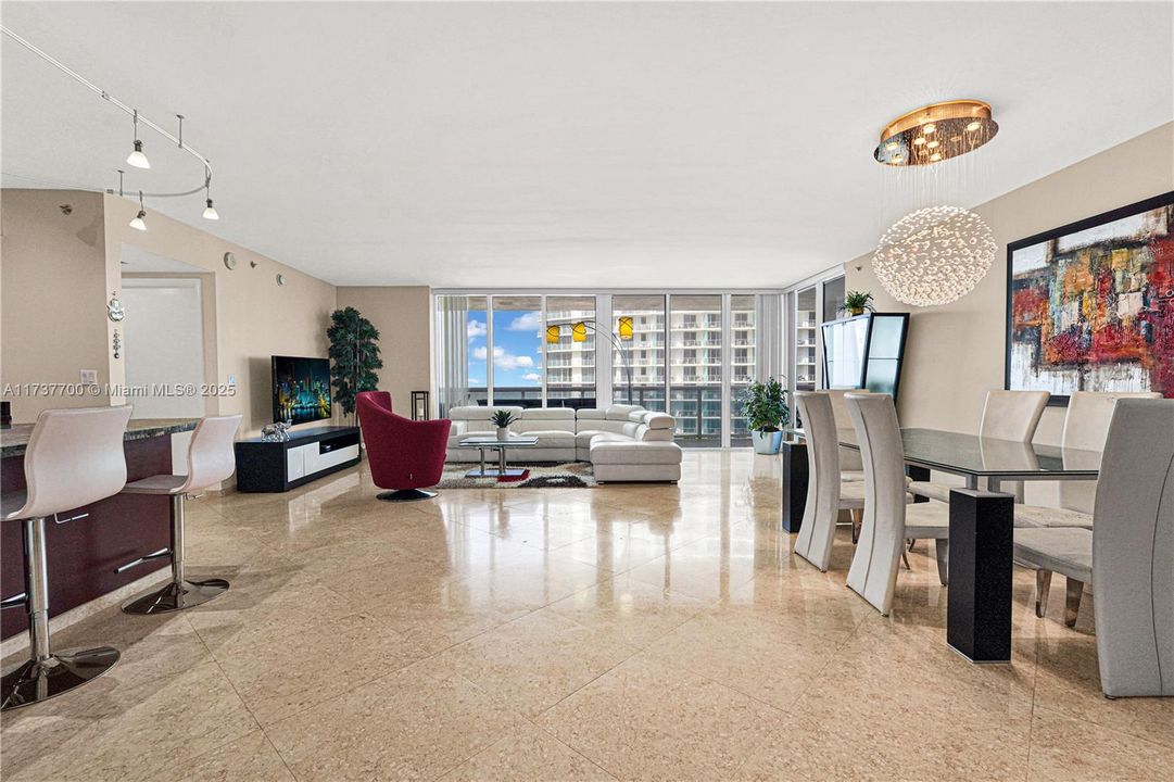 Vendido Recientemente: $1,199,900 (2 camas, 2 baños, 1782 Pies cuadrados)