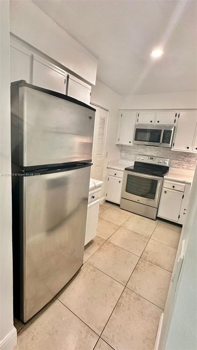 For Sale: $195,000 (1 beds, 1 baths, 813 Square Feet)