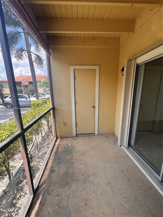 For Sale: $195,000 (1 beds, 1 baths, 813 Square Feet)