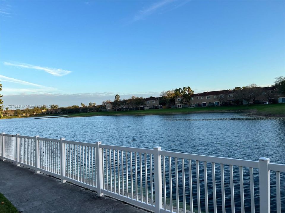 Недавно продано: $270,000 (2 спален, 2 ванн, 1113 Квадратных фут)