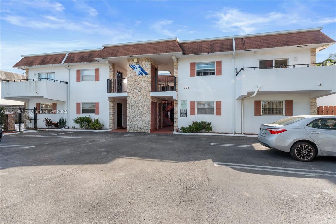 待售: $190,000 (2 贝兹, 2 浴室, 890 平方英尺)