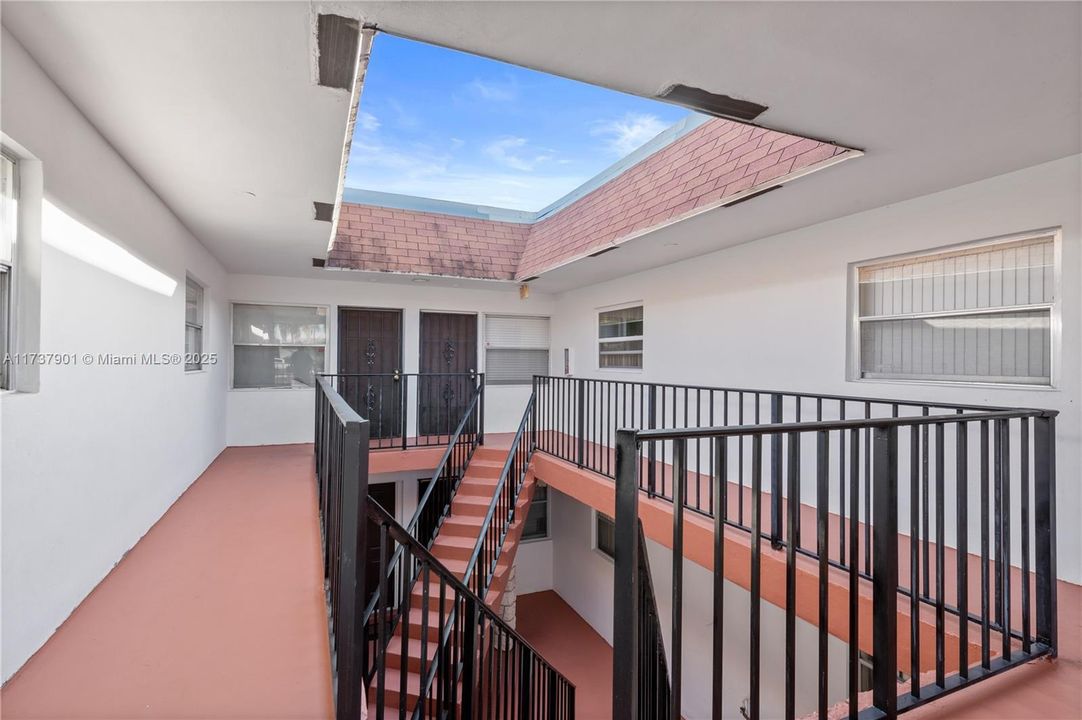 待售: $190,000 (2 贝兹, 2 浴室, 890 平方英尺)