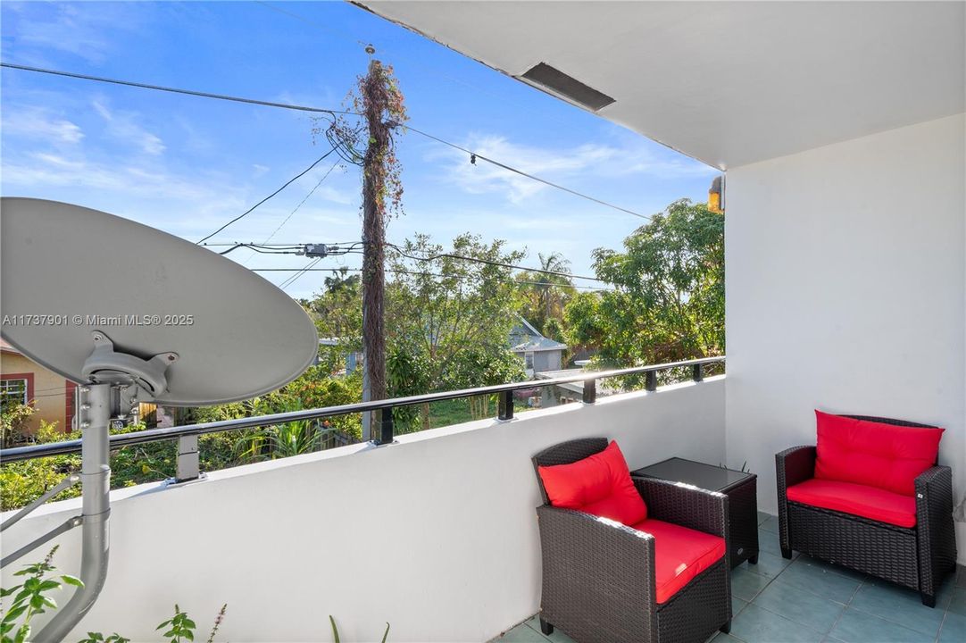 待售: $190,000 (2 贝兹, 2 浴室, 890 平方英尺)