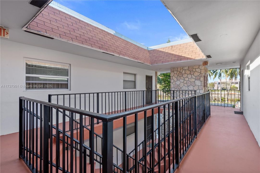 待售: $190,000 (2 贝兹, 2 浴室, 890 平方英尺)