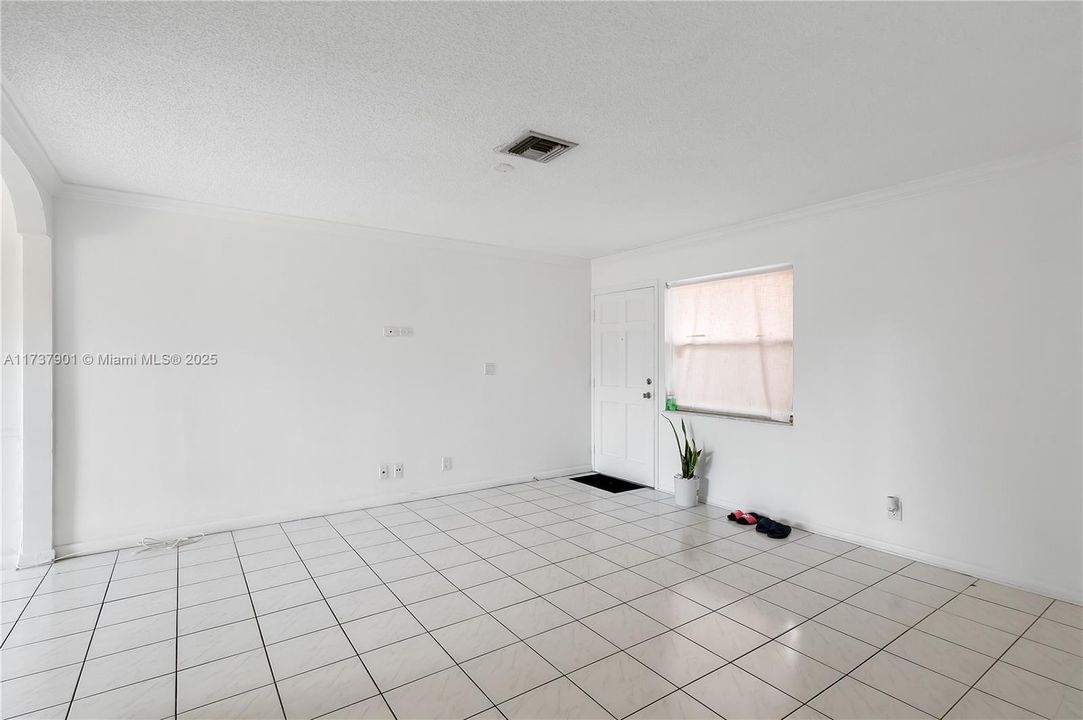 待售: $190,000 (2 贝兹, 2 浴室, 890 平方英尺)