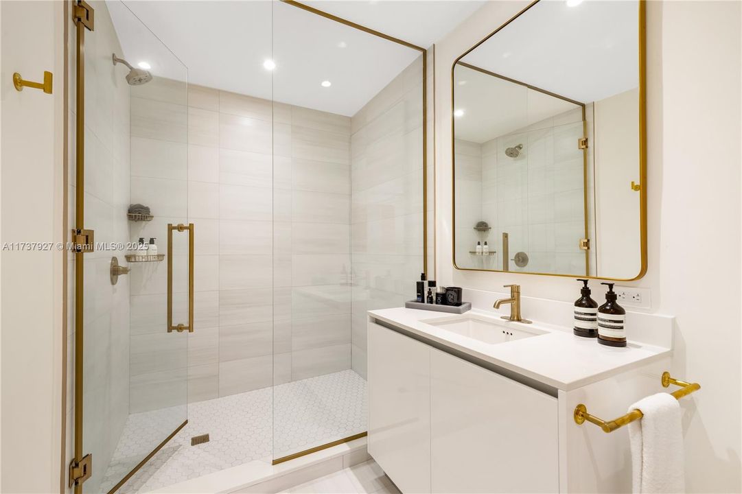 待售: $2,850,000 (3 贝兹, 3 浴室, 1811 平方英尺)