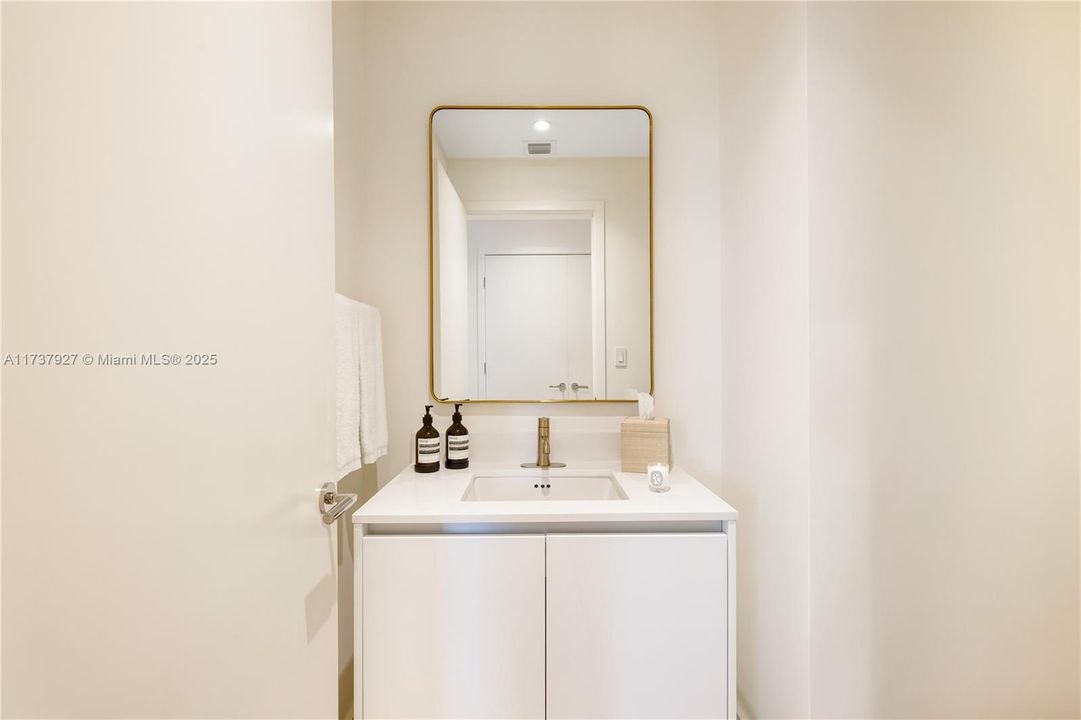 待售: $2,850,000 (3 贝兹, 3 浴室, 1811 平方英尺)