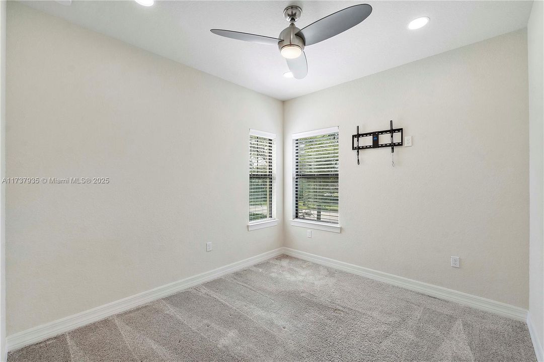 Vendido Recientemente: $548,500 (3 camas, 2 baños, 1911 Pies cuadrados)