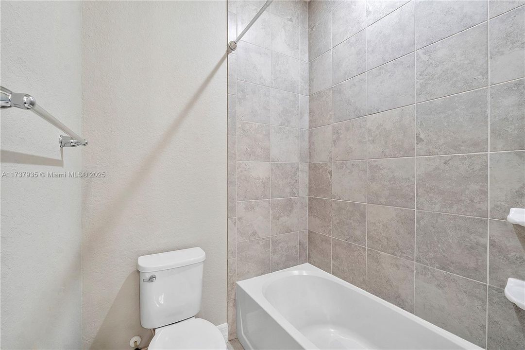 Vendido Recientemente: $548,500 (3 camas, 2 baños, 1911 Pies cuadrados)