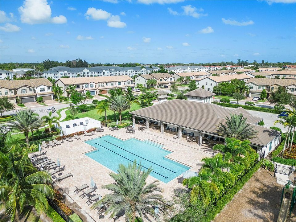 Vendido Recientemente: $548,500 (3 camas, 2 baños, 1911 Pies cuadrados)