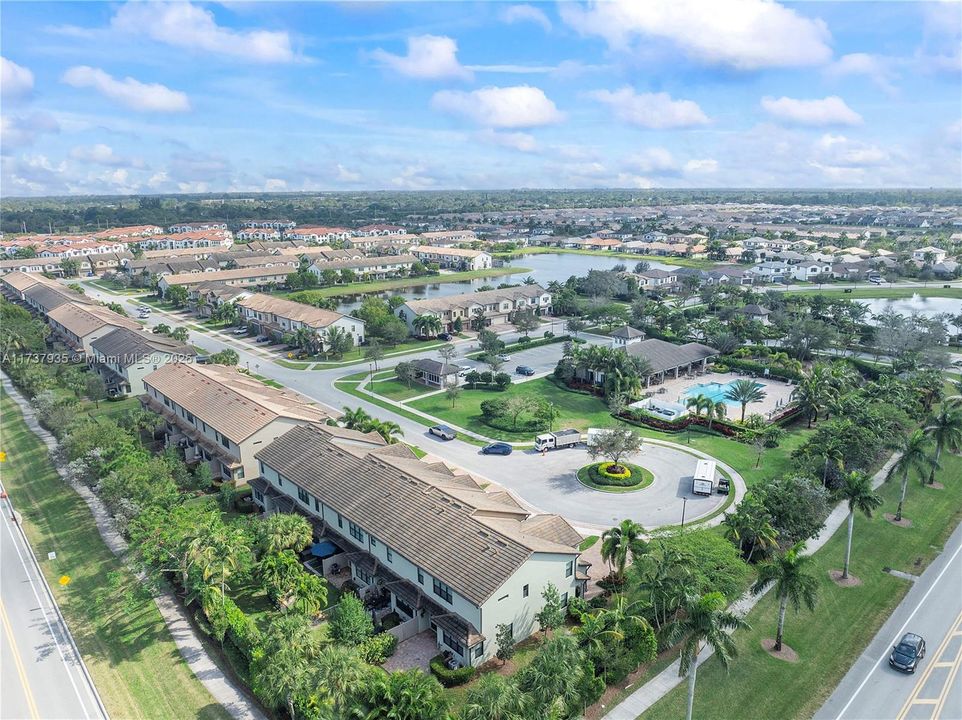 Vendido Recientemente: $548,500 (3 camas, 2 baños, 1911 Pies cuadrados)