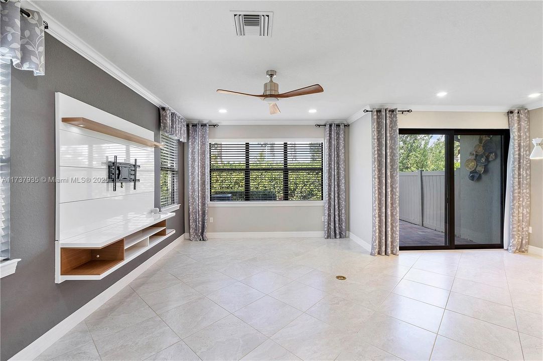 Vendido Recientemente: $548,500 (3 camas, 2 baños, 1911 Pies cuadrados)