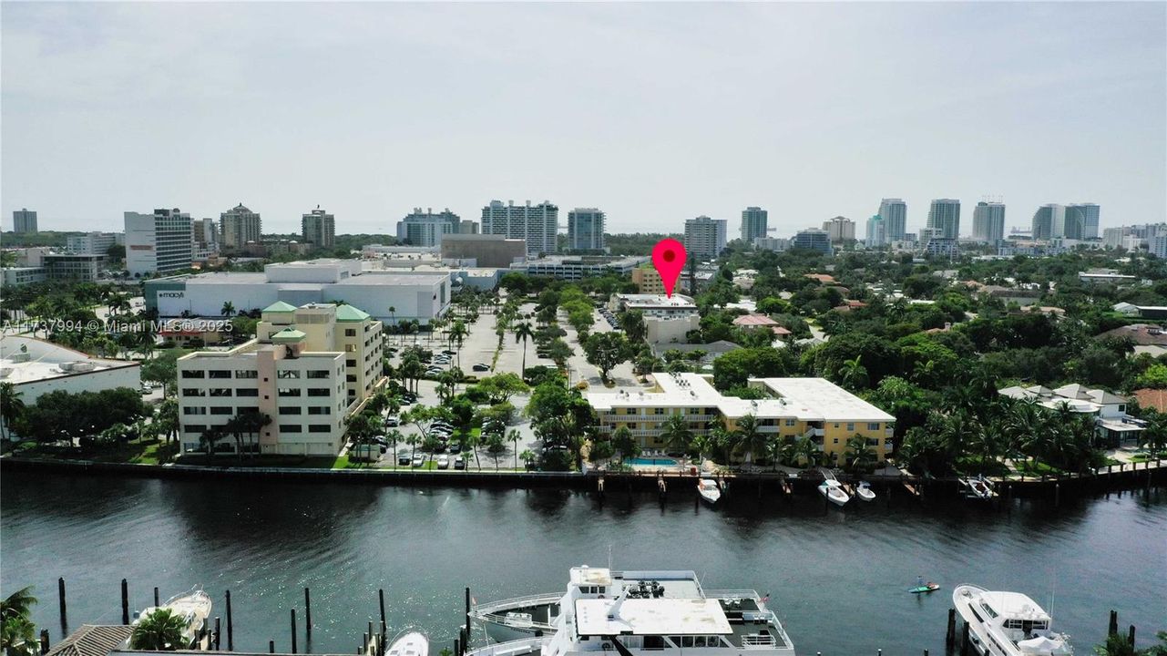 For Sale: $290,000 (1 beds, 1 baths, 734 Square Feet)