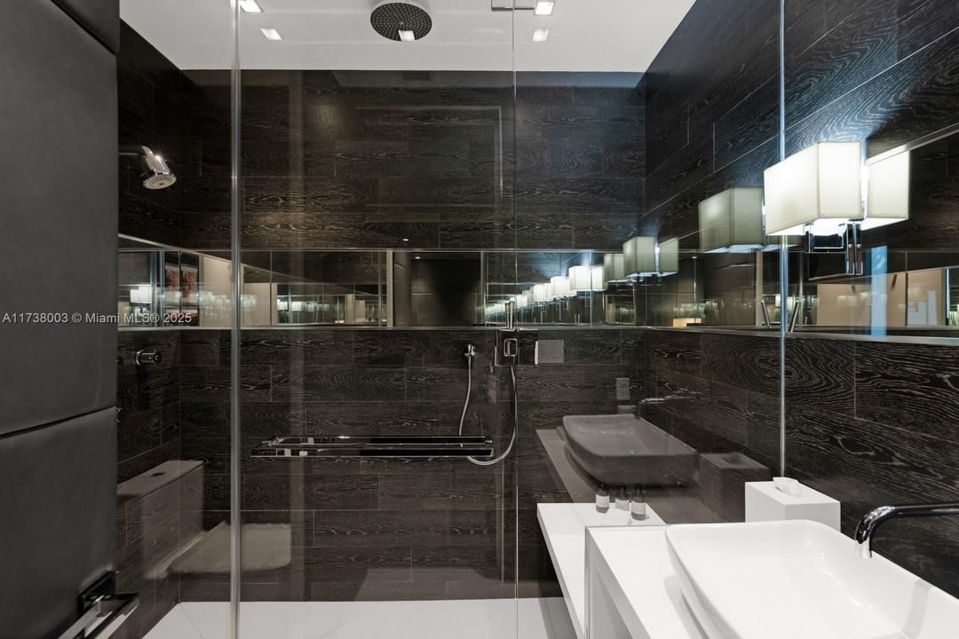 Recently Sold: $26,000,000 (4 beds, 4 baths, 3936 Square Feet)