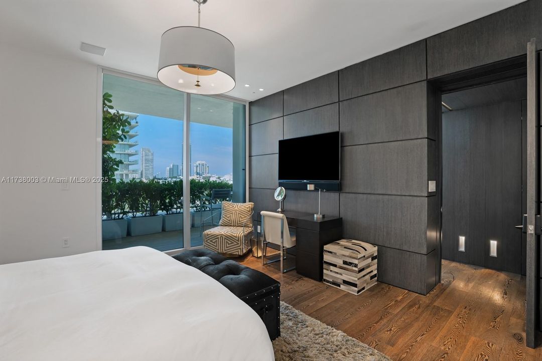 Recently Sold: $26,000,000 (4 beds, 4 baths, 3936 Square Feet)