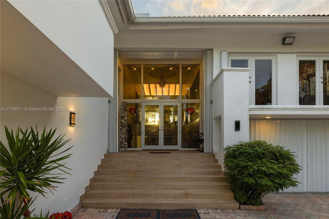 Vendido Recientemente: $10,250,000 (9 camas, 11 baños, 7335 Pies cuadrados)