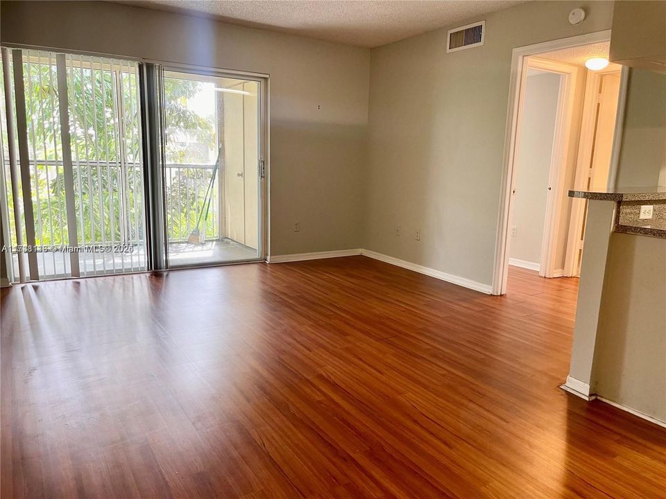 Recently Sold: $215,000 (2 beds, 2 baths, 820 Square Feet)